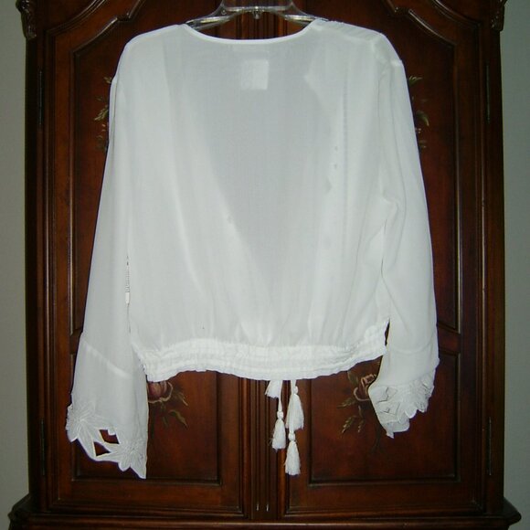DolceCabo White Delicte Blouse, Cardigan, NWT - Picture 2 of 4